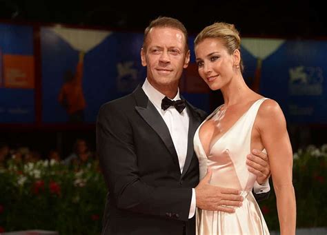 moglie rocco siffredi giovane|Chi è Rosa Caracciolo, la moglie di Rocco Siffredi e madre dei。